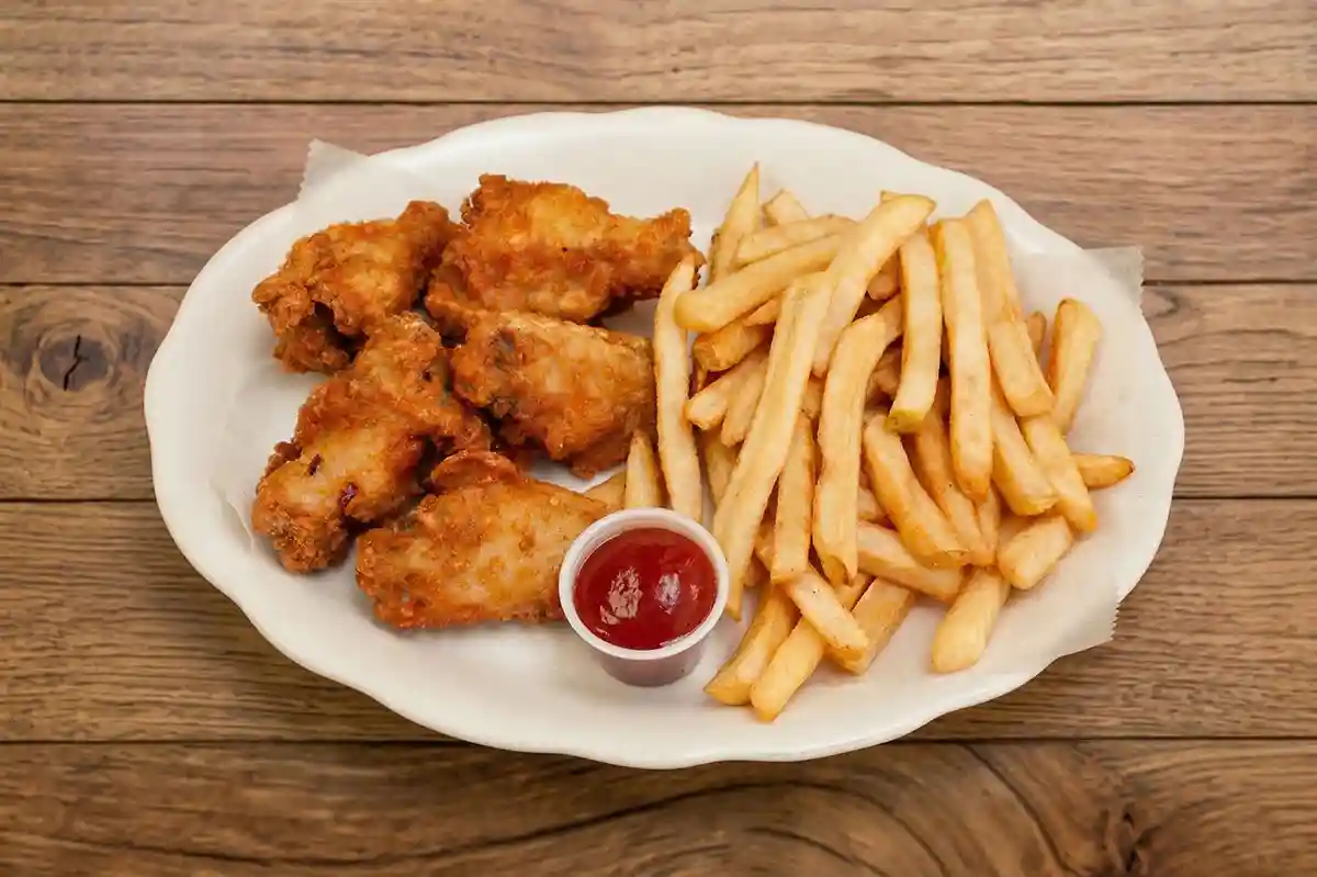Chicken Wings with Fries